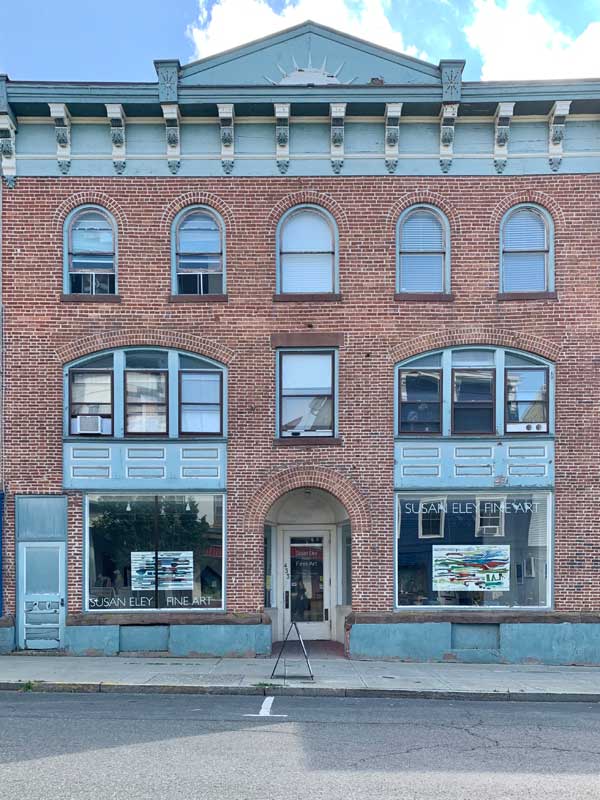 Exterior of Susan Eley Fine Art Hudson NY